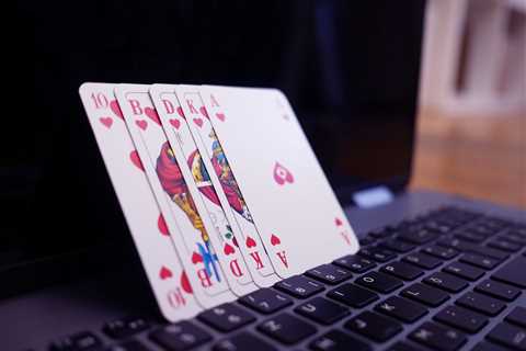 What is online live poker and how it works