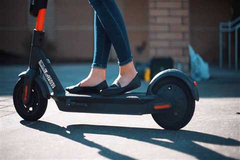 How To Ride A Spin Scooter?