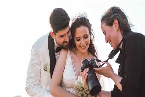 How Many Photos Should a Wedding Photographer Give to Their Clients?