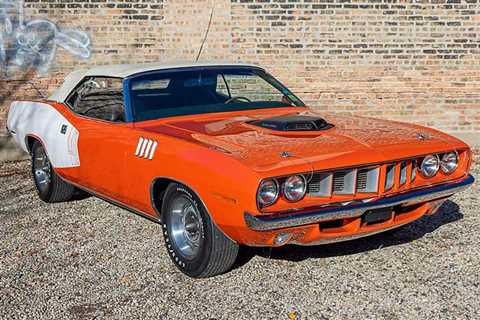 Rare 1971 'Cuda 440 Convertible Sold for $800,000